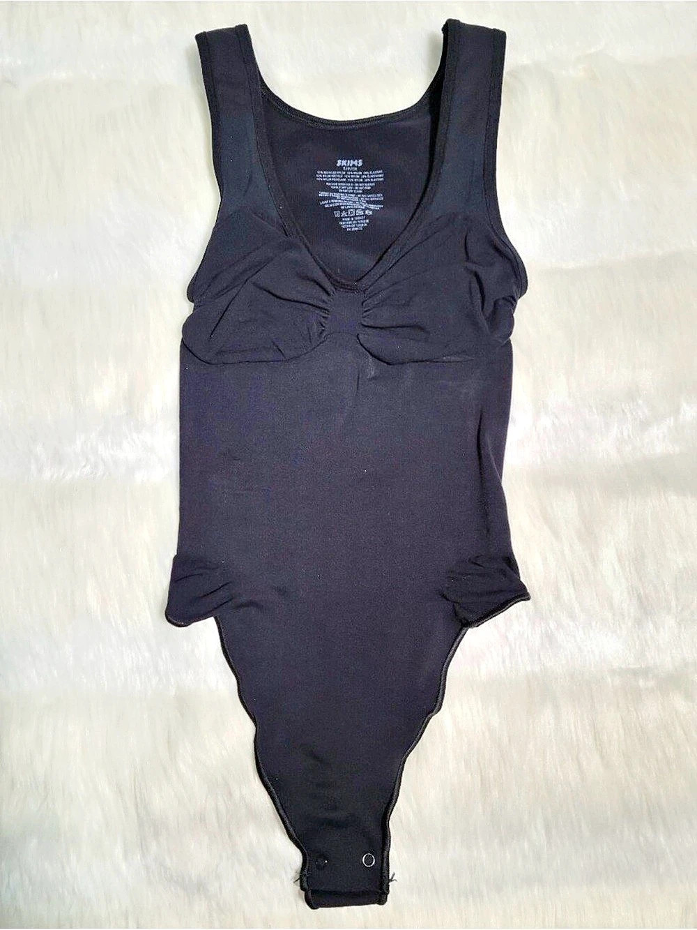 SKIMS Seamless Sculpt Scoop
Neck Thong Bodysuit Black Onyx
SIZE SMALL NEW NEVER